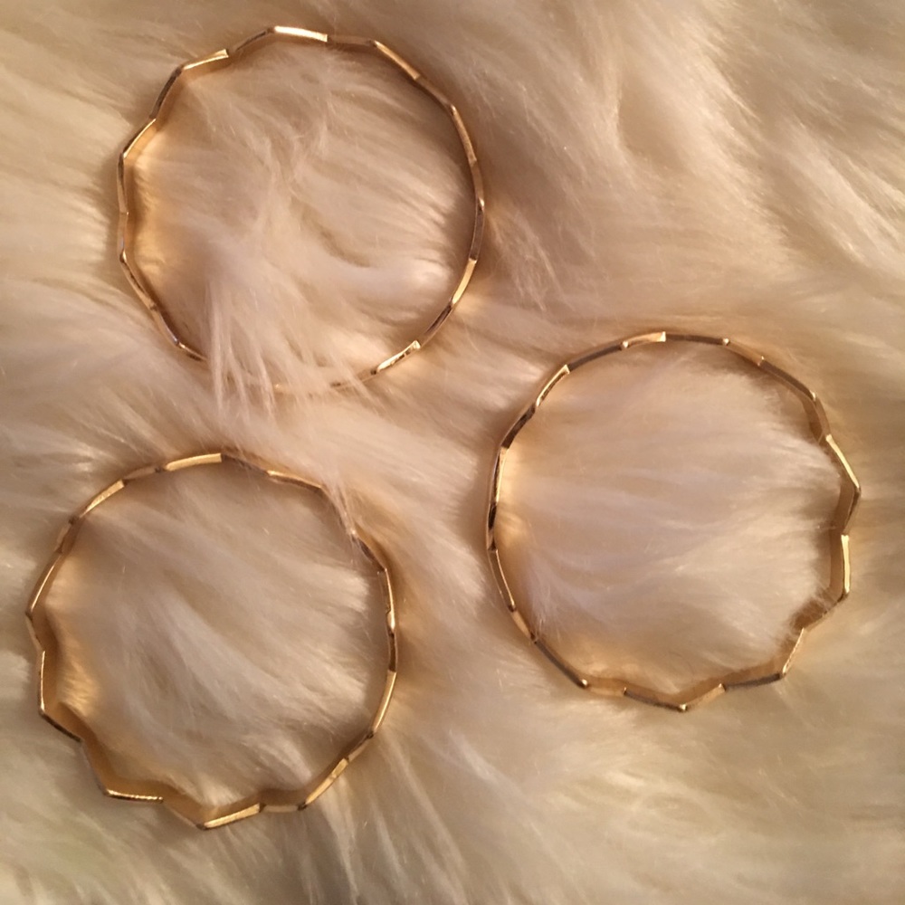 Gold colored bangles/bracelets - Picture 3 of 4